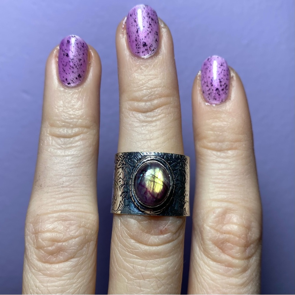 FIERY RED FLASH LABRADORITE CABOCHON IN 925 STERLING SILVER RING